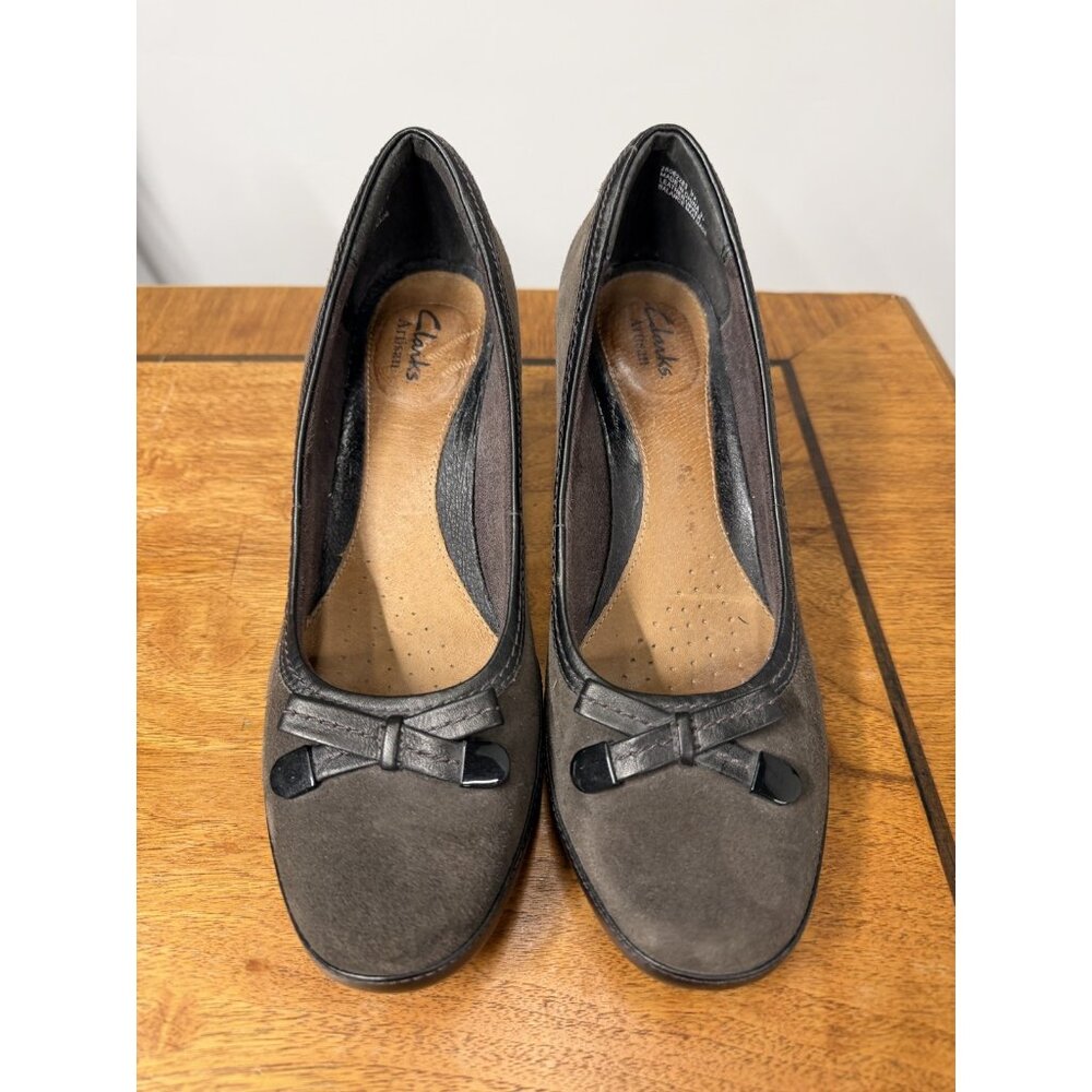 CLARKS Women’s 9.5 Artisan Diamond Opal Brown Suede Bow Tie‎ Pumps Shoes 62283